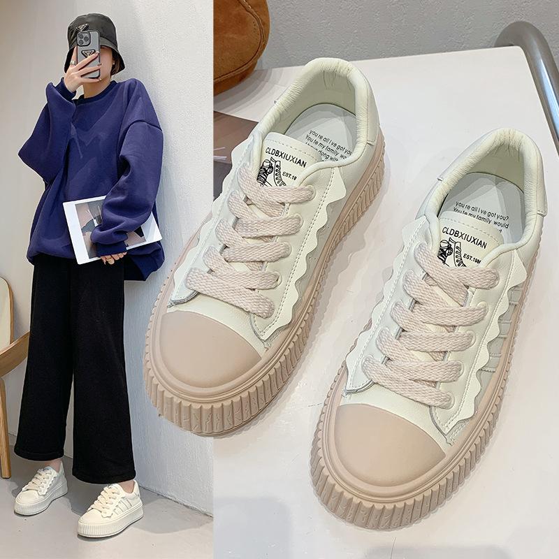 Sapatos esportivos femininos primavera e outono novos all-match couro casual biscoito fundo branco sapatos coreanos moda