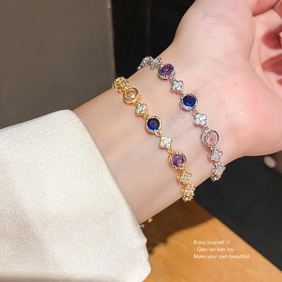 Floral Zirconia Pendant Bracelet With Gold Plating For Elegant Women