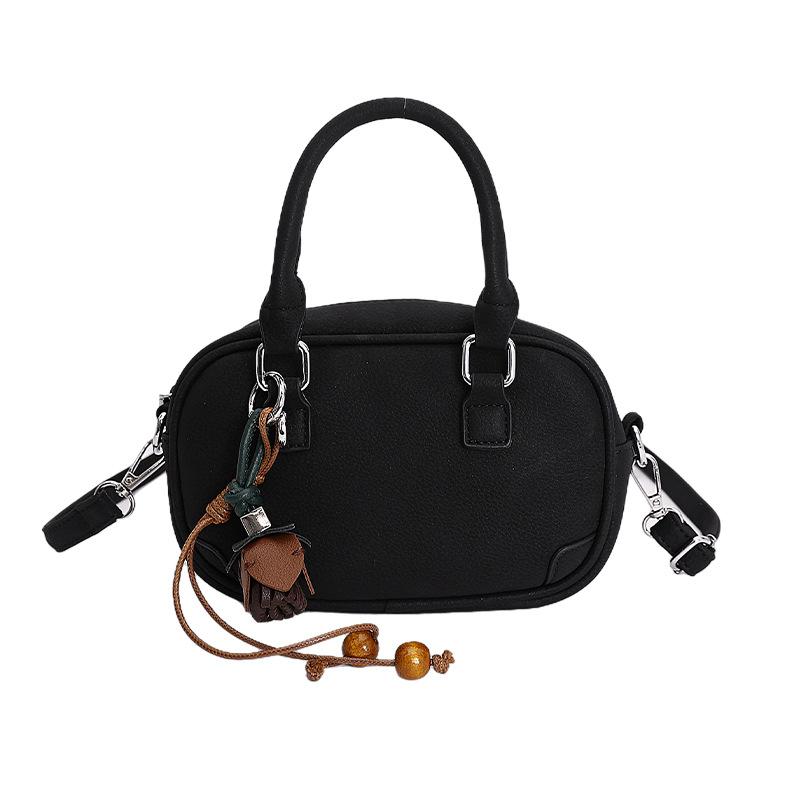 Hand bag women's 2025 new trendy autumn and winter light luxury niche high-end shoulder bag commuter messenger small square bag