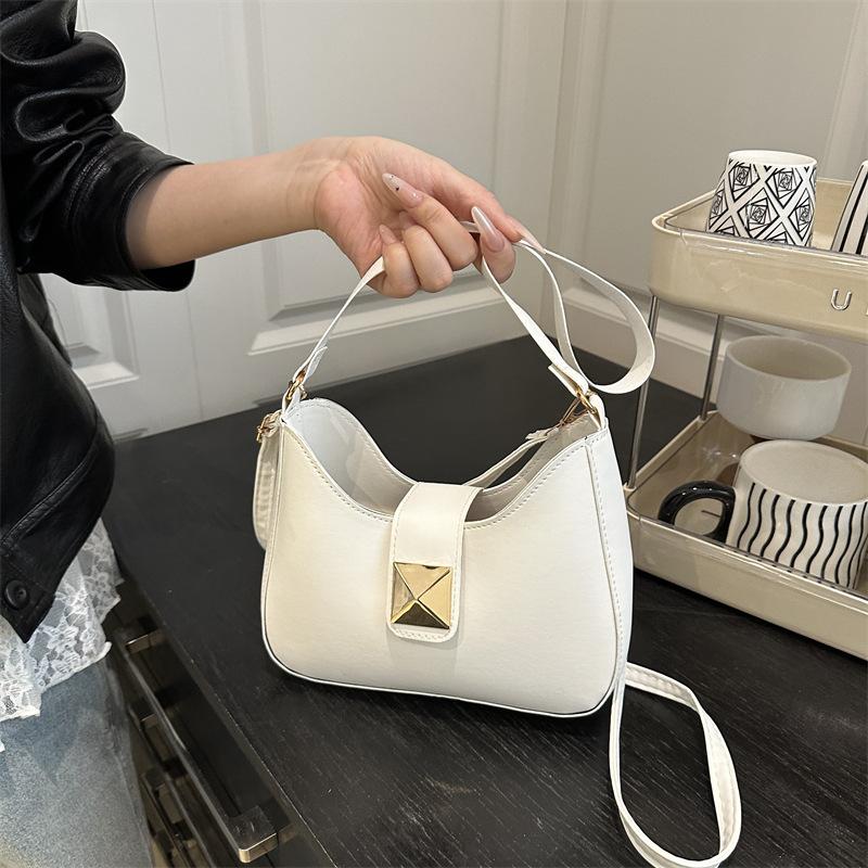 Simple new Korean version ins shoulder bag women's commuting foreign style fashion temperament exquisite solid color oily leather messenger bag