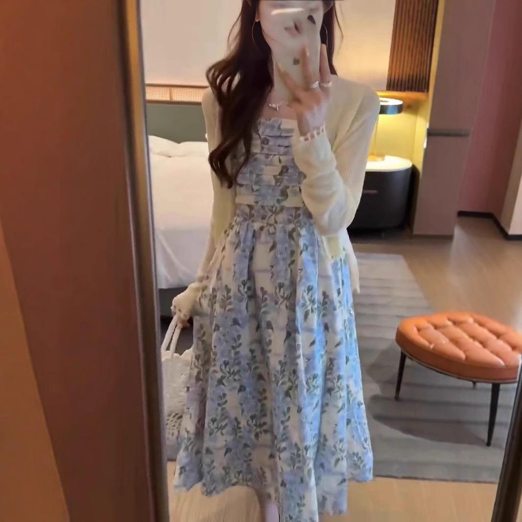 

Women s Petite Blue Floral Spaghetti Strap Dress - Retro, Slimming & Perfect for Summer Seaside Vacations One Size [45-72.5 kg]