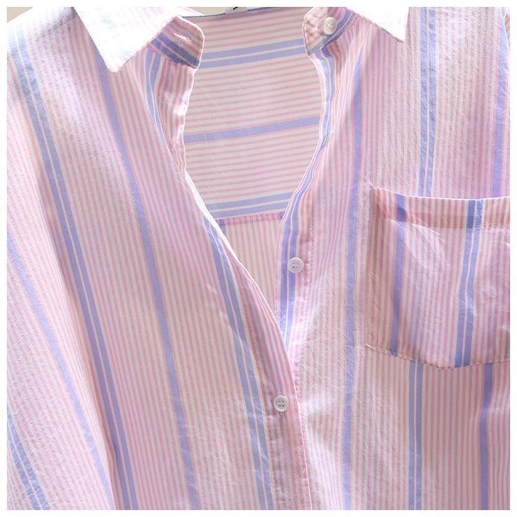 Elegante camicia da donna autunnale con trafori francesi e giacca a righe