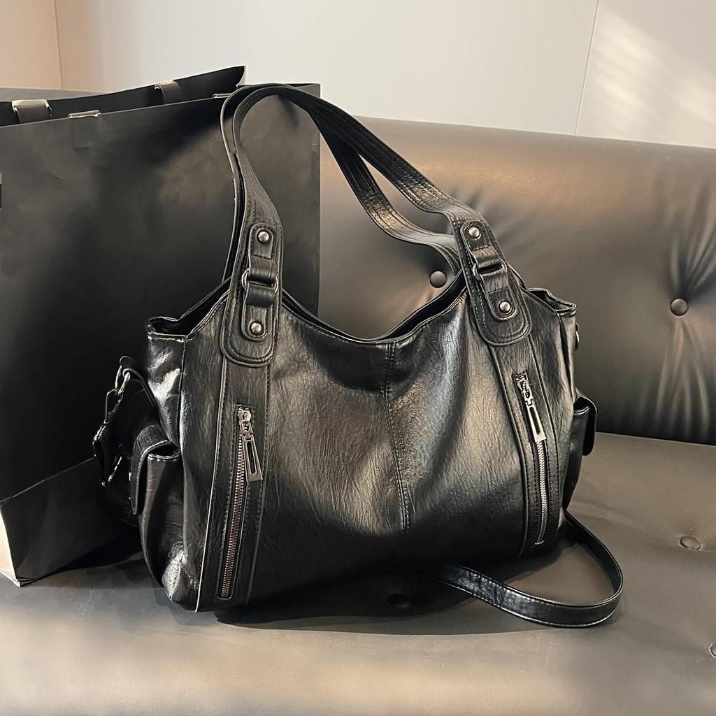 Retro Lightweight Travel Bag, Portable Sports Tote Bag With Rivet Decor, Business Trip Wide Strap Shoulder Bag, Swimming Fitness Bag