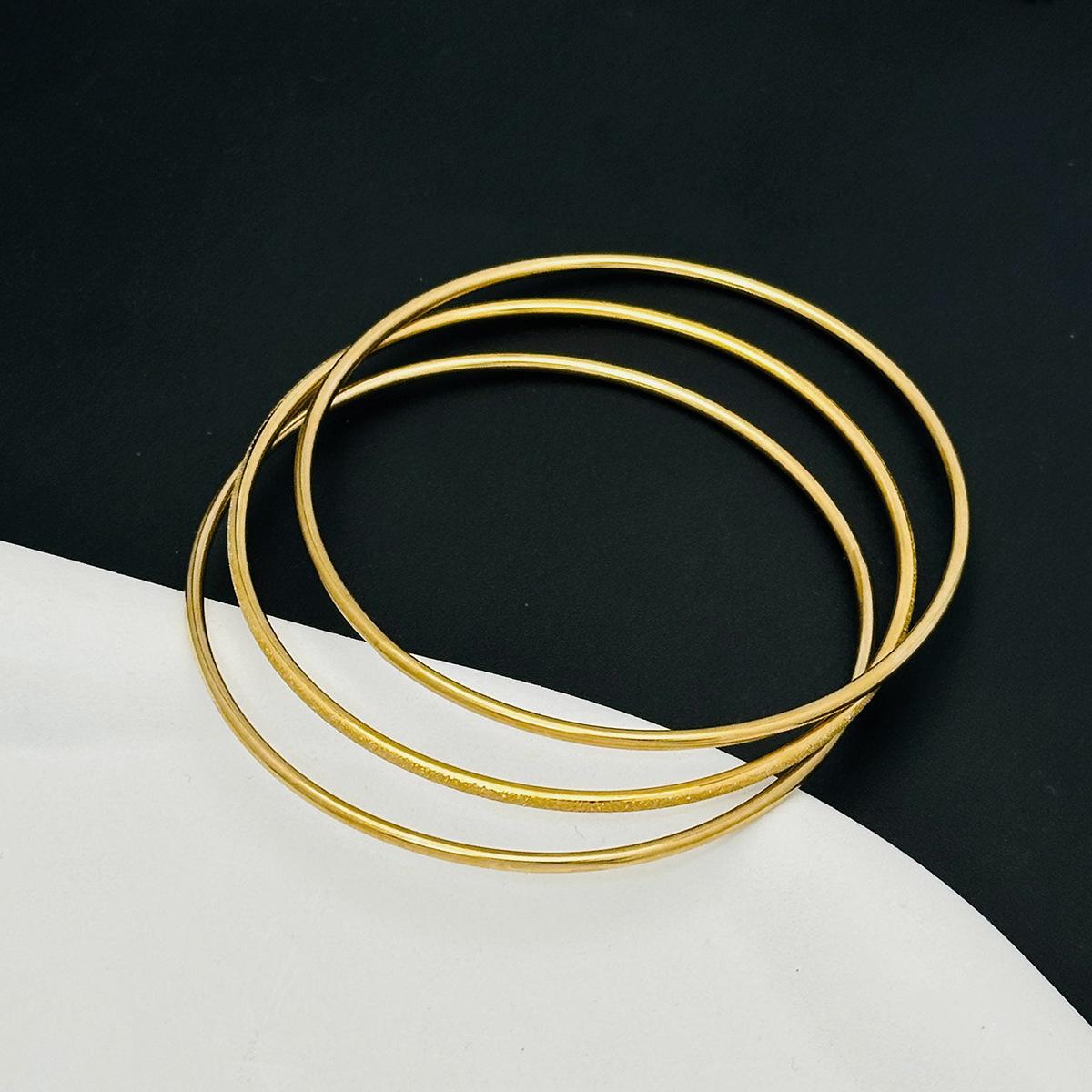 

Браслет «Три мира»: Женский модный браслет из титановой стали с золотым покрытием - Корейский тренд, Универсальный, Не выцветающий, Простой, Ювелирное изделие в стиле легкой роскоши. Three Lives Medium 60mm Diameter