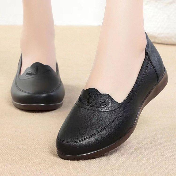 Elderly Mother Shoes 2025 Autumn New Breathable Non-slip Leather Shoes Soft Sole Soft Leather Single Shoes Middle-aged and Elderly Women's Shoes
