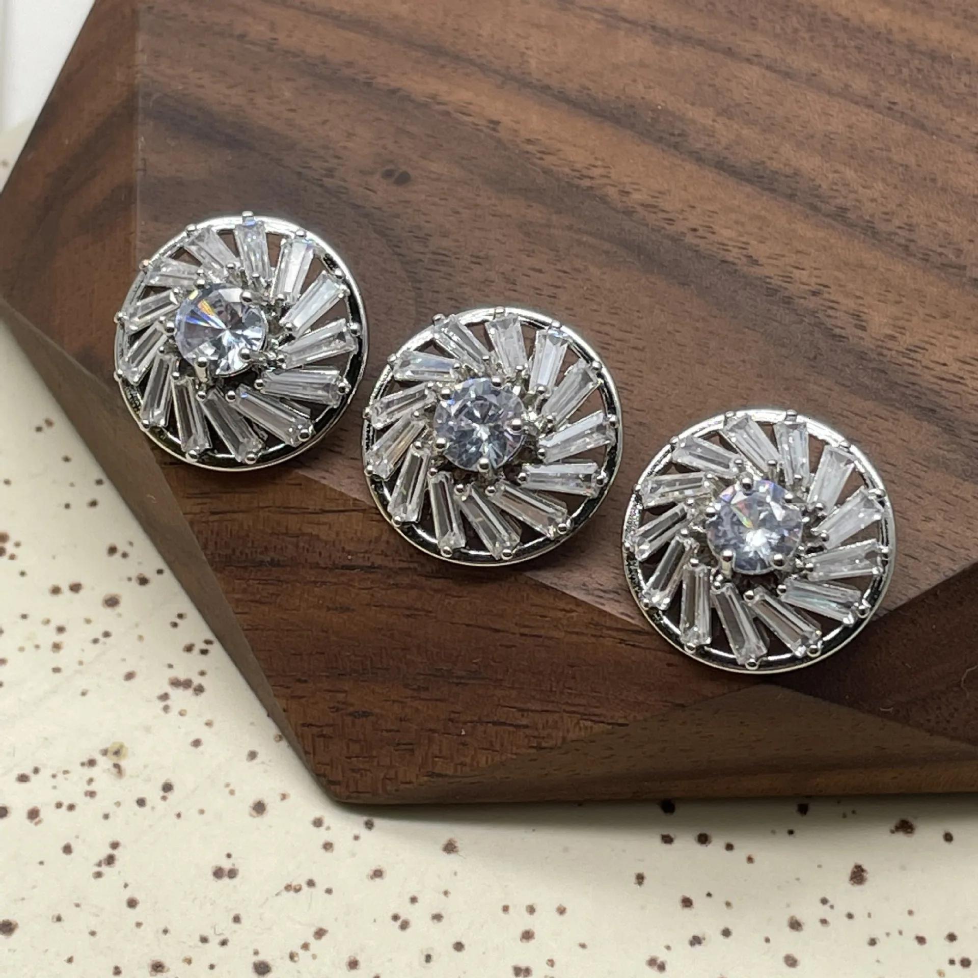 

5pc/lot Luxury Sew on Rhinestone CZ Round Crystal Buttons for Clothes Shinning Luxury Cubic Zirconia Sewing Buttons 27L 17.0 MM срібний