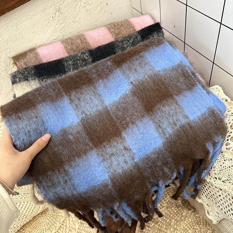 Luochi Black & White Plaid Scarf: Warm, Thick, Korean Style, Fashionable, Versatile Tassel Scarf for Women, Autumn/Winter
