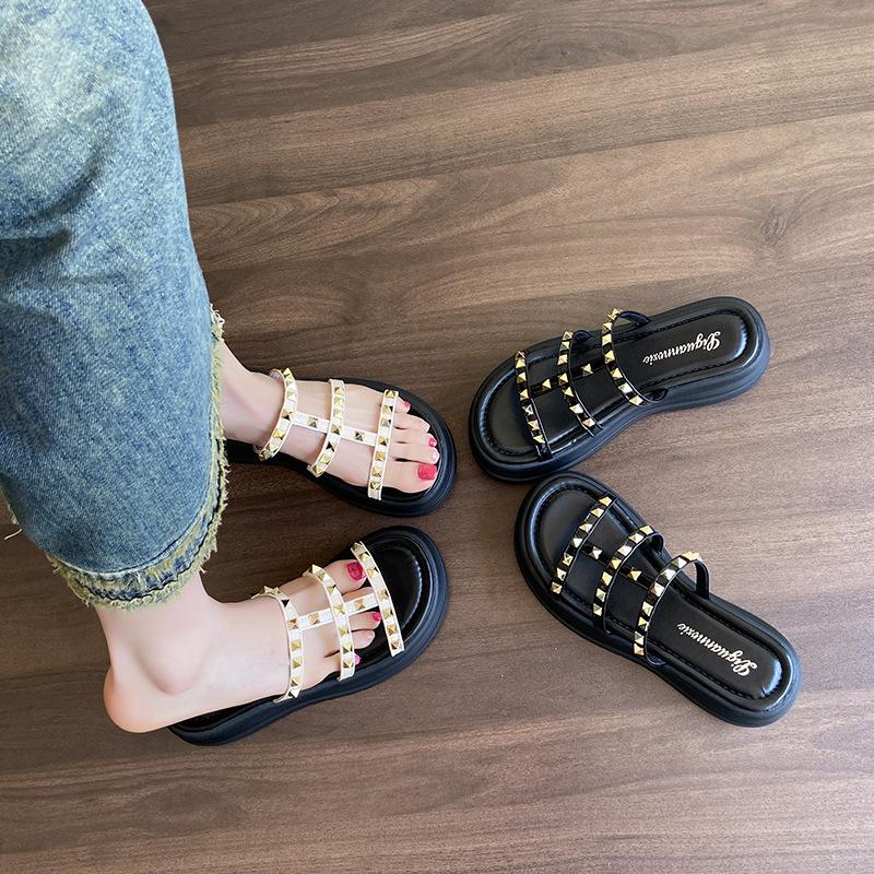 Internet Celebrities with the Same 2025 Casual Design Muffin Summer Wear Explosion Women Thick Bottom Versatile Niche New Women's Slippers