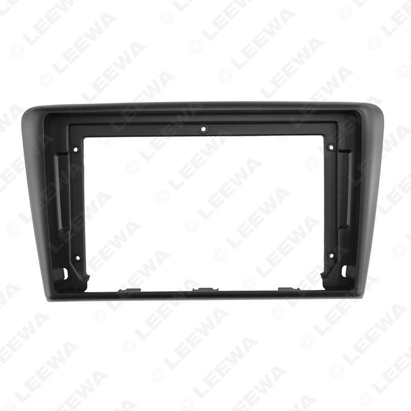 

Рамка для 9-дюймового навигационного экрана Skoda Rapid Spaceback 2014 LEEWA