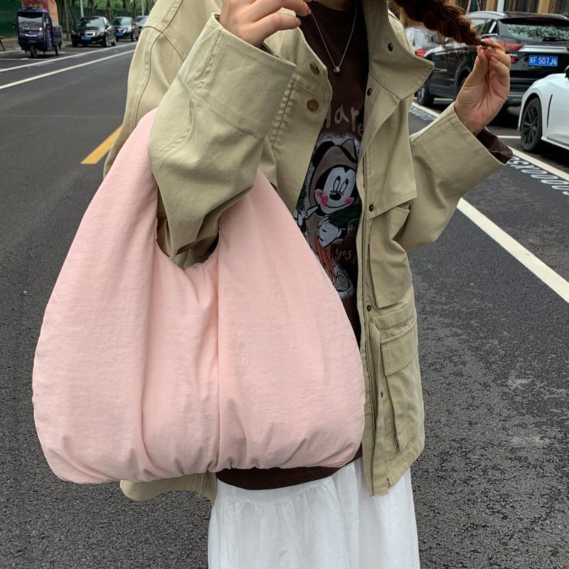 

Korean version of lazy fabric portable women s bag autumn and winter new large-capacity shoulder messenger bag
