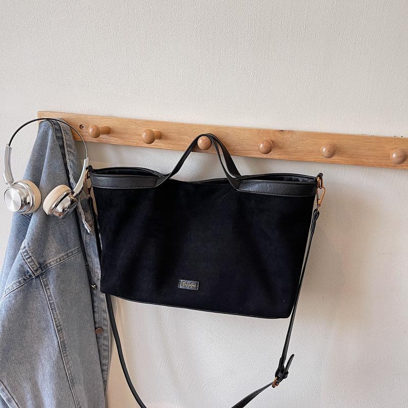 Premium textured bag women's large capacity 2025 new autumn and winter versatile retro messenger bag portable commuter tote bag