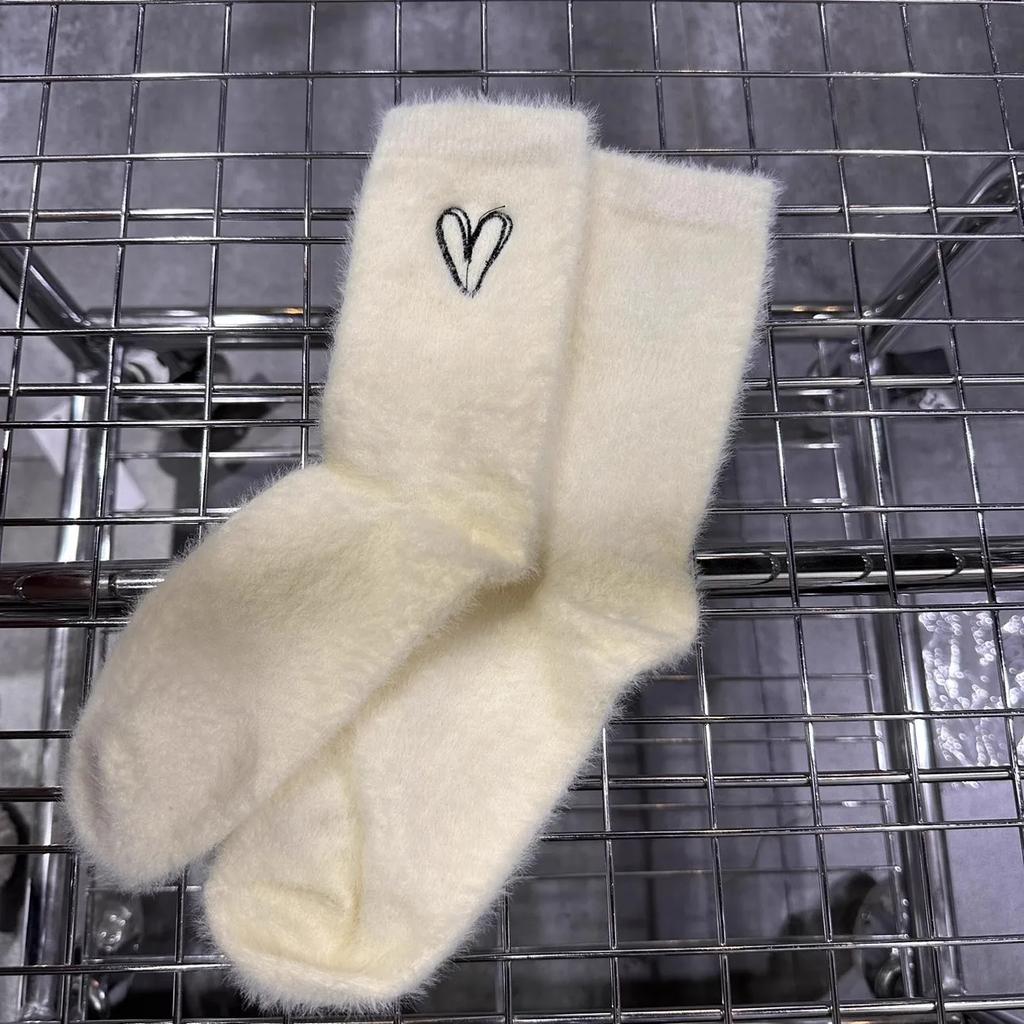 Șosete de catifea pentru femei Toamnă și iarnă Îngroșați Inimă termică Coral Catifea Somn Pardoseală de pluș Sosete alb Negru Lenjerie de corp