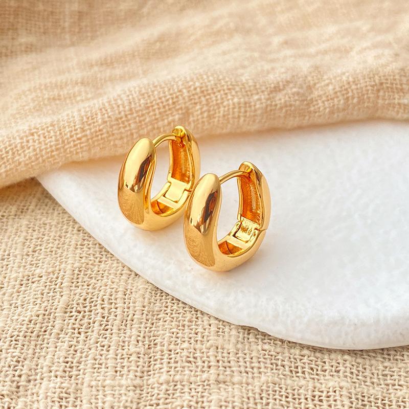 Chic Business Oval Brass Plated 18k Gold Earrings For Women