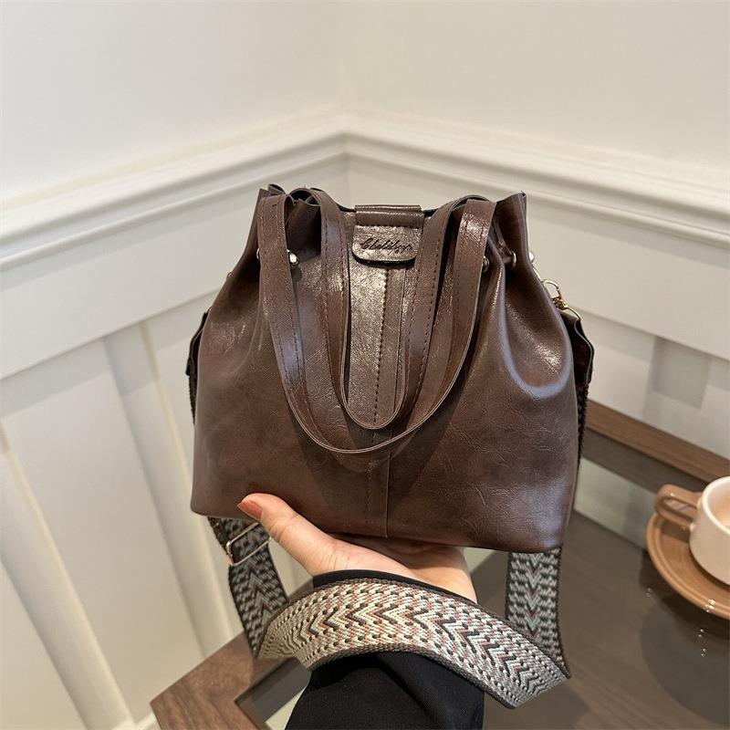 Retro premium bucket bag women's large-capacity new portable commuter versatile single shoulder oblique span bag