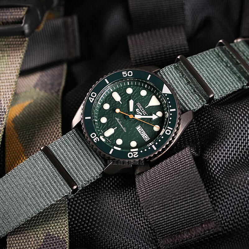 Seiko 5 Oriental Green Water Ghost Black Water Ghost Series Fashion Sports Diving Watch Manual Dual Calendar Mechanical Movement Nylon Strap SRPD77K1
