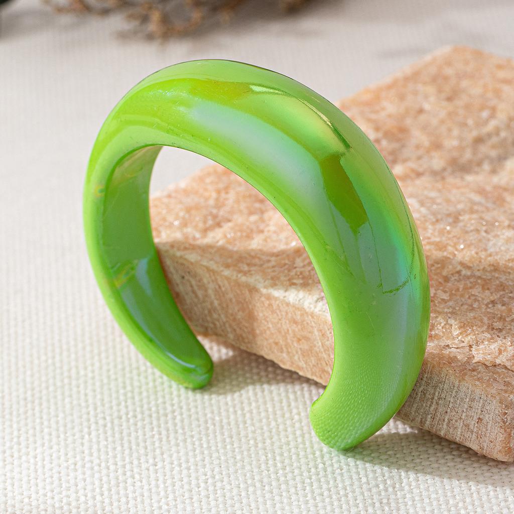 Modisches, rundes, offenes Armband in Bonbonfarbe