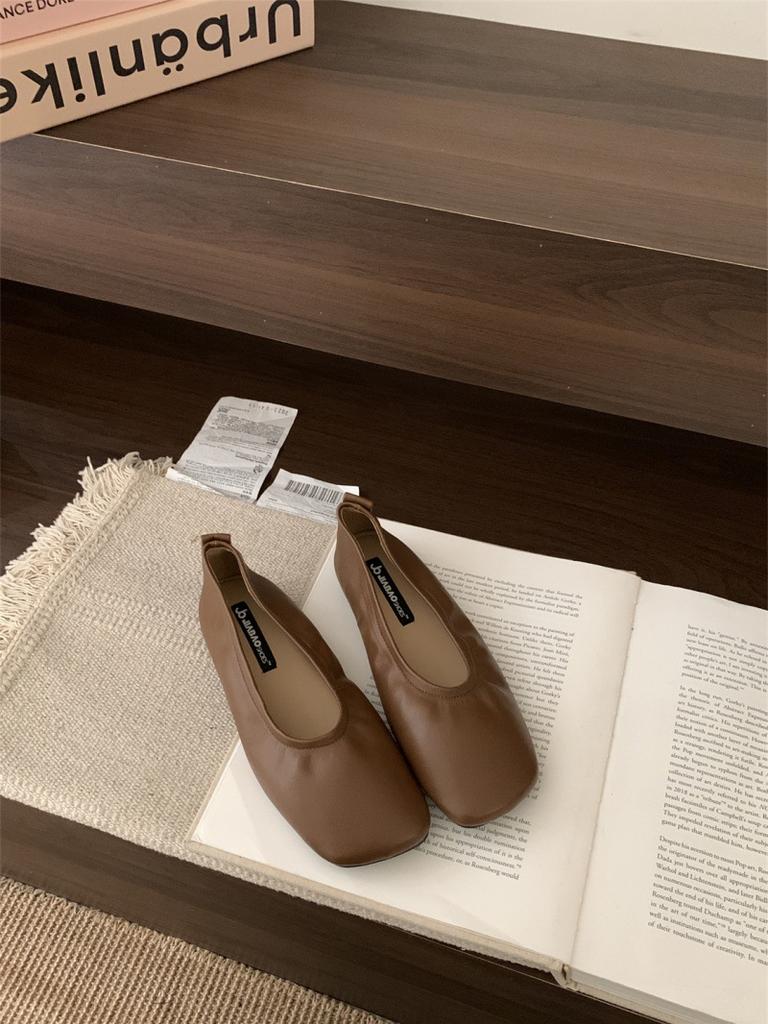 One Pedal Soft Leather Soft Sole Retro Grandma Shoes 2025 New Internet Celebrity Flat Bottom Versatile Square Head Single Shoes Women's Doudou Shoes