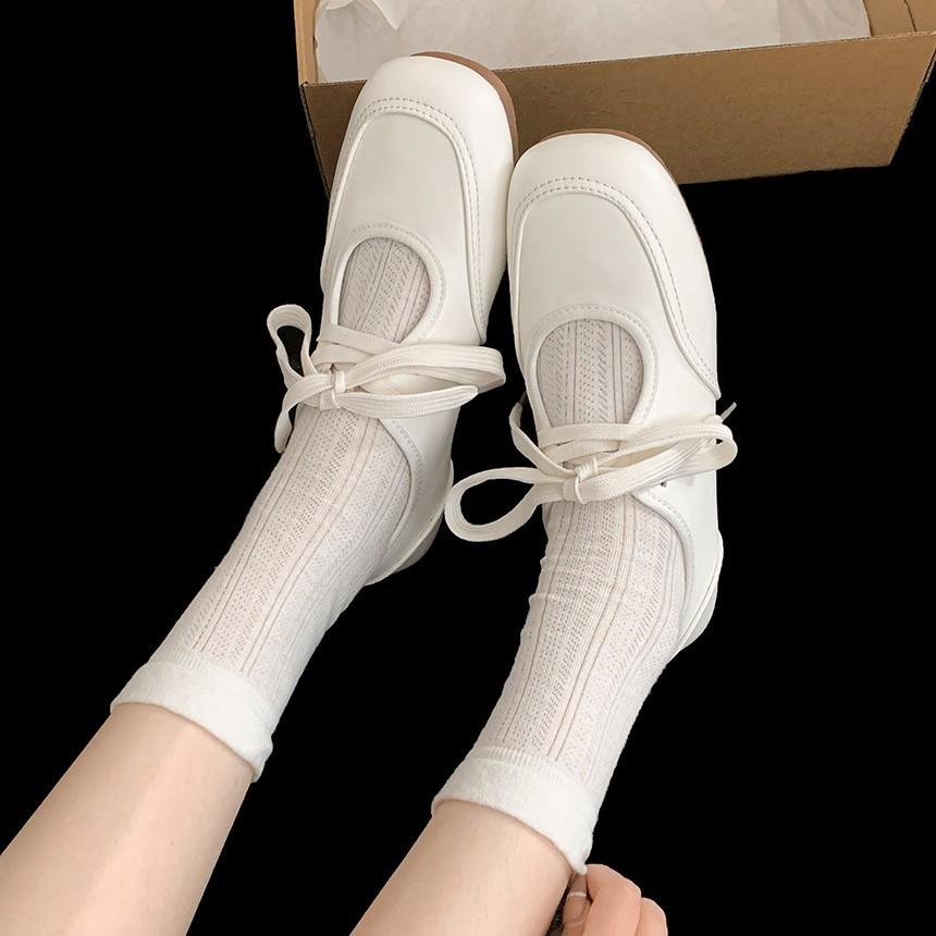 White retro French ballet flat-soled single shoes women's 2025 new spring skirt shallow mouth Mary Jane shoes