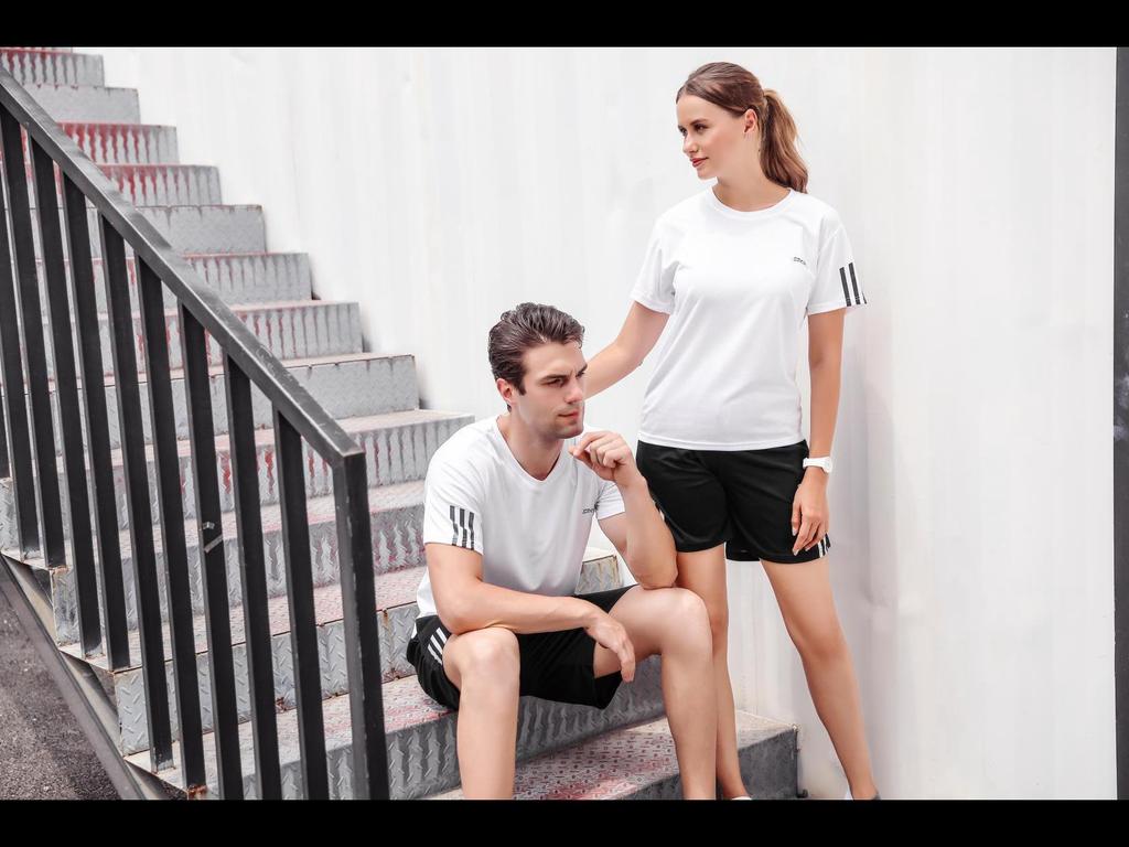 Men's Summer Gym Running Set: Loose-fit Quick-drying T-shirt with Round Neck and Printed Design.