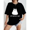 Weißes Oversized T-Shirt mit Katzenaufdruck und Just Chillin Like A Fluff Text für Freizeitkleidung