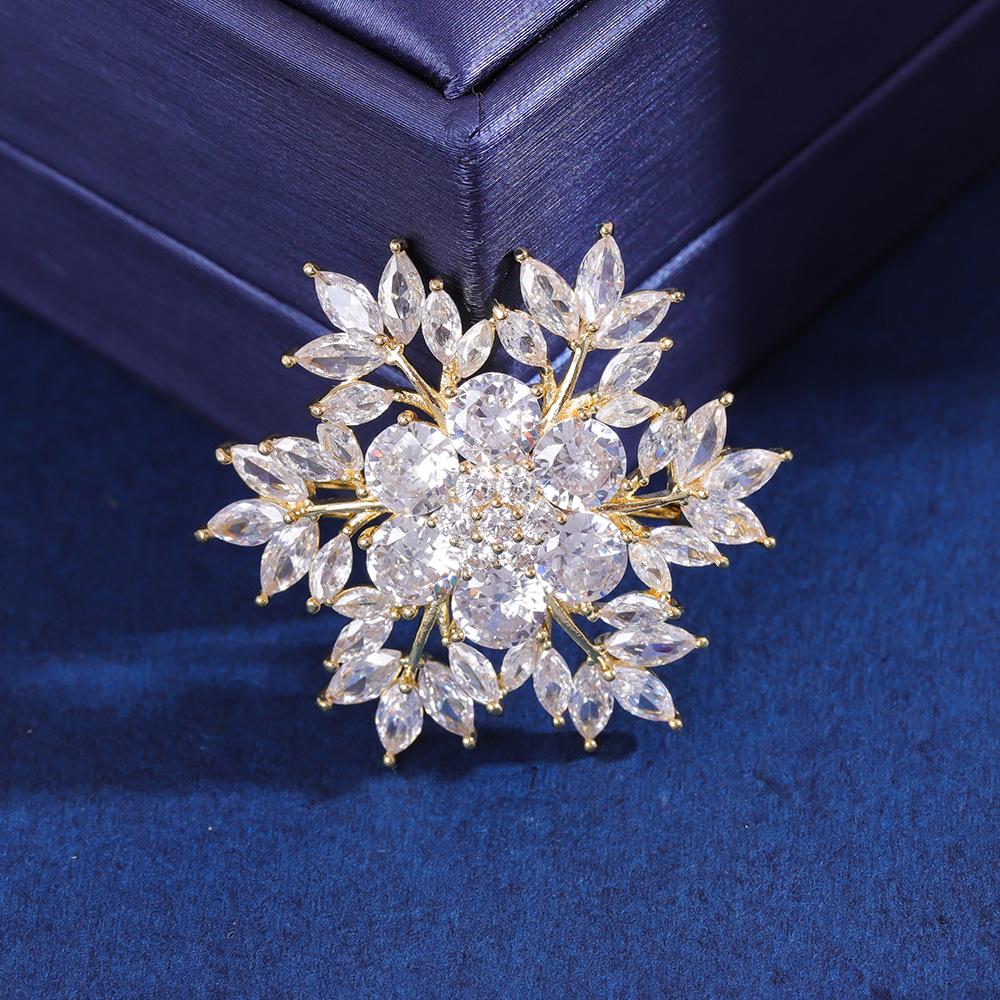 Senior Brooches Flower Leaf Brooch Pins for Women Suit Pendant  Fashion Brooches Jewelry