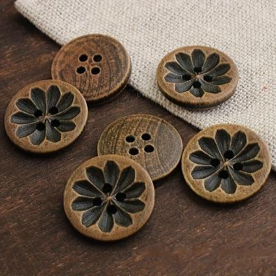 20 Stück 18 mm große dunkelbraune Holzknöpfe im Vintage-Stil mit aufwendigen Schnitzereien – ideal zum Basteln von Hemden, Strickjacken, Pullovern und Blazern