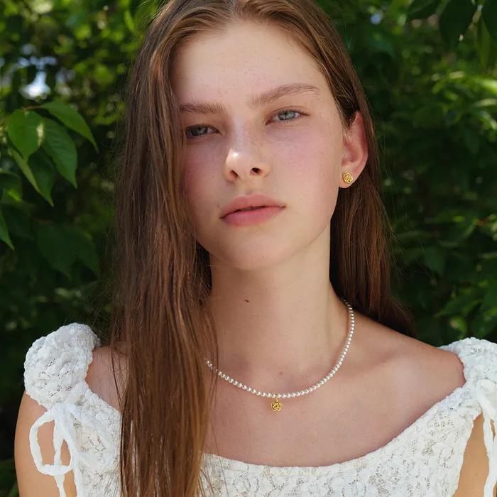 Round Rose Pearl Necklace (2color)