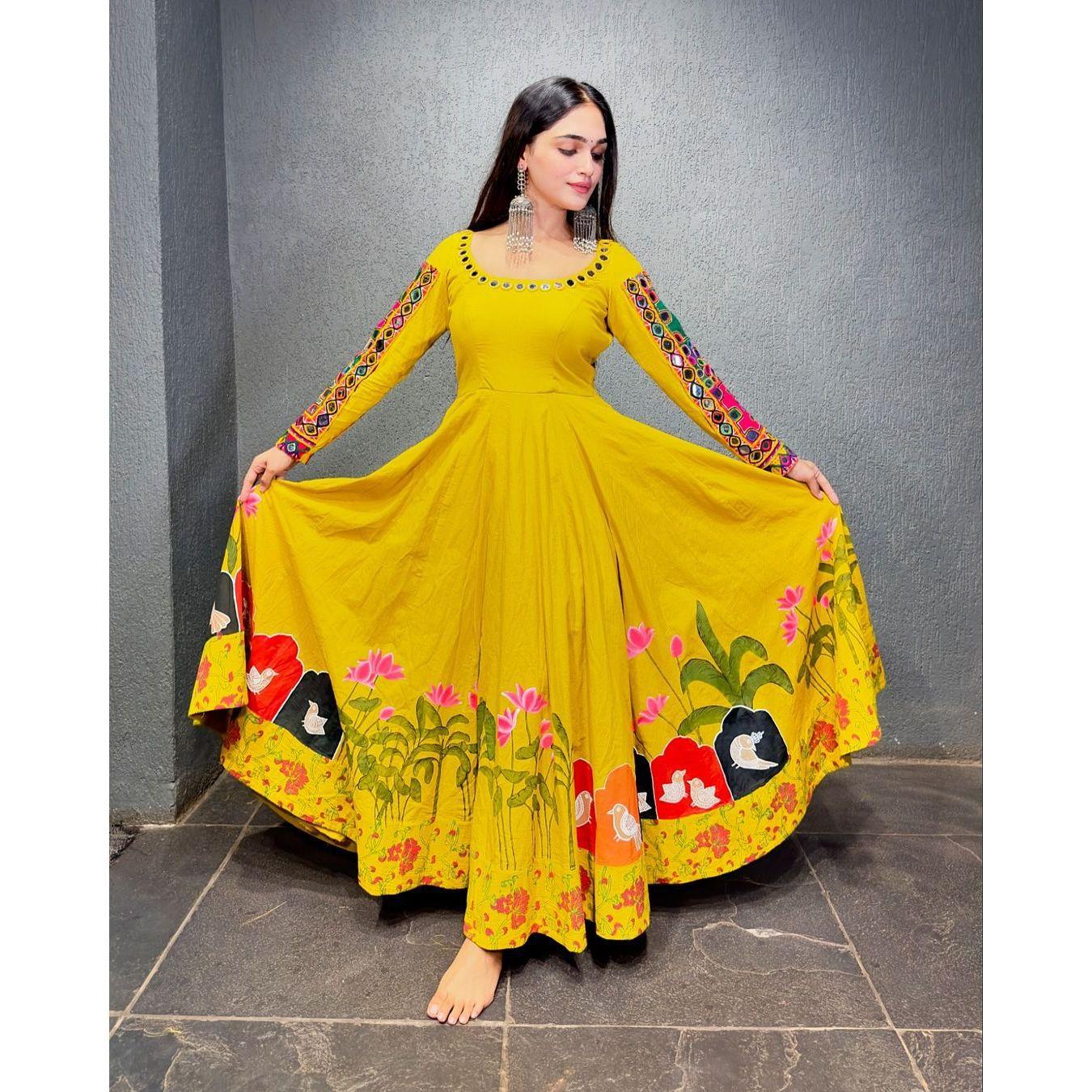 

стильная уникальная свадебная одежда и праздничная одежда Navratri специальная коллекция