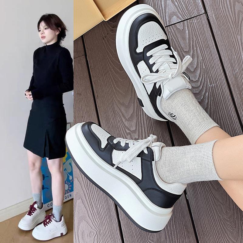 European station platform white shoes women's 2025 new versatile sports and leisure shoes heightening lace-up lightweight lace-up board shoes
