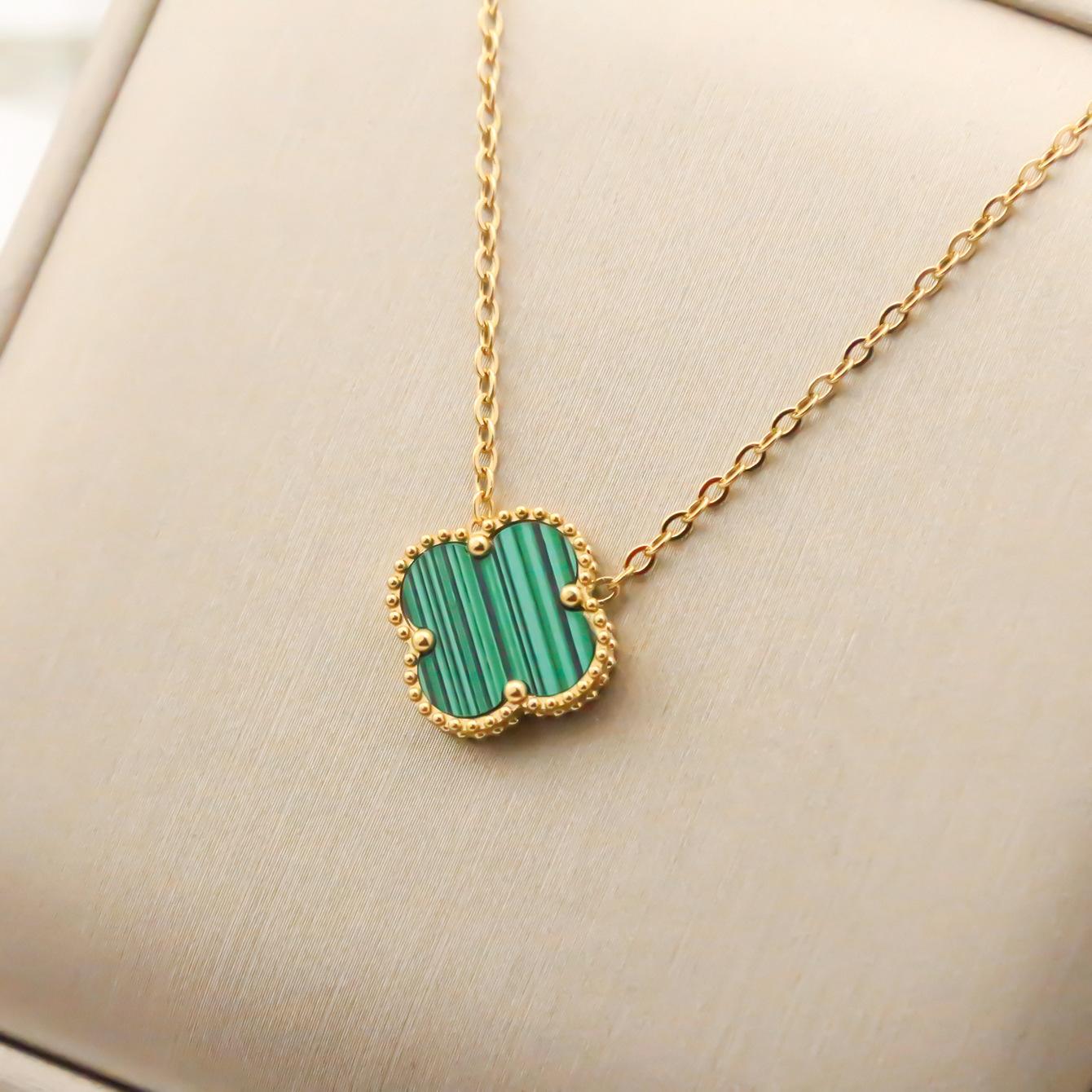 

Женское простое ожерелье из титановой стали с двухсторонним кулоном в виде четырехлистного клевера, 15 мм, цепочка-колье из титановой стали, украшение от интернет-звезды