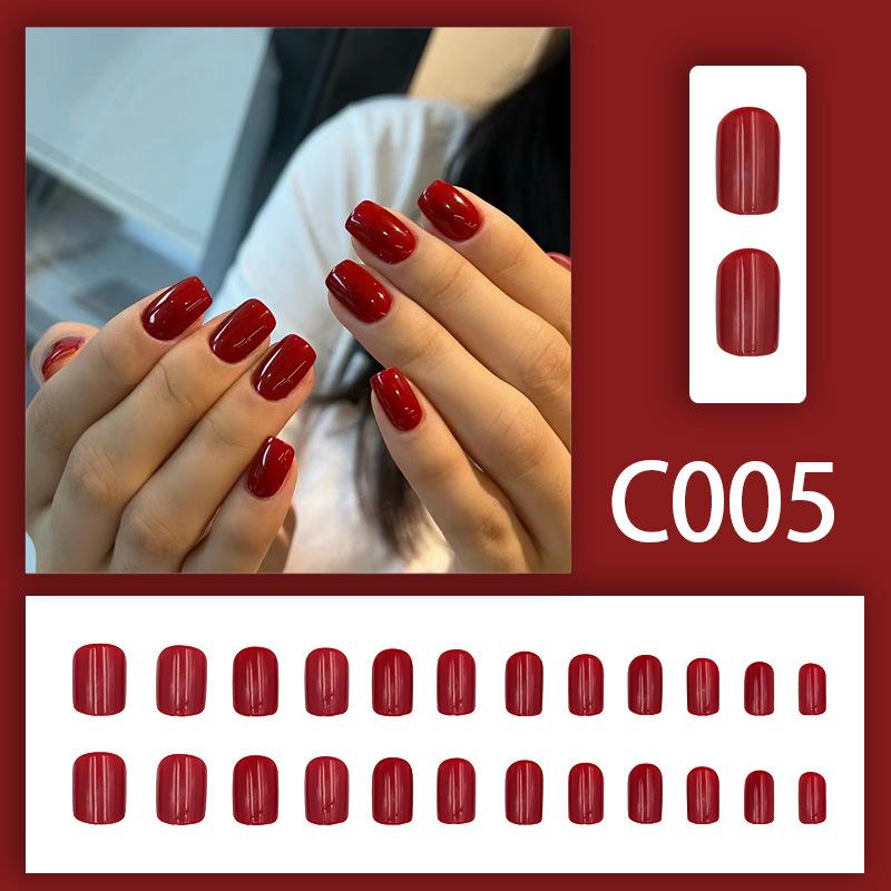 

Праздничные красные короткие однотонные накладные ногти для осени и зимы