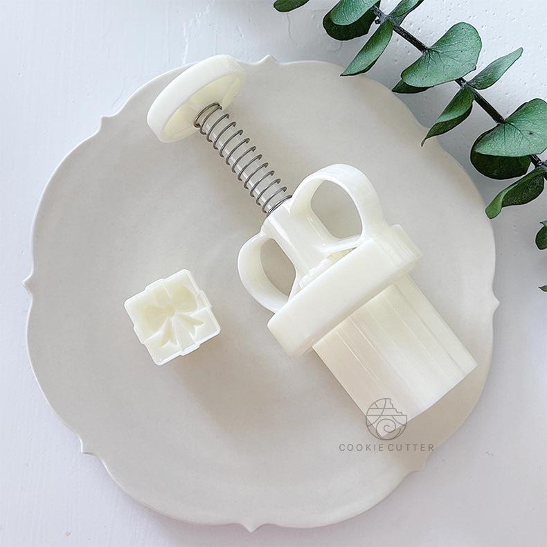 20g Butterfly Mooncake Mold for Mother's Day & Mid-Autumn Festival - Perfect for Bite-Sized Pastries