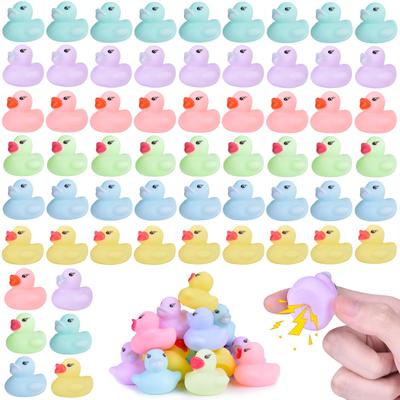 Set med 60 Mini Gummiankor Badleksaker, Färgglada Flytande Ankor för Bebisar, Badtillbehör, Duschar, Födelsedagskalas och Julklappar