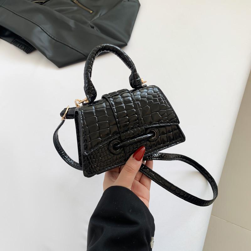 Trendy Retro Small Shoulder Crossbody Bag For Women In Stylish Pu Leather Material