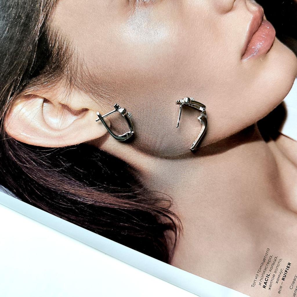 Boucles d'oreilles en argent avec zircons cubiques (2160786)