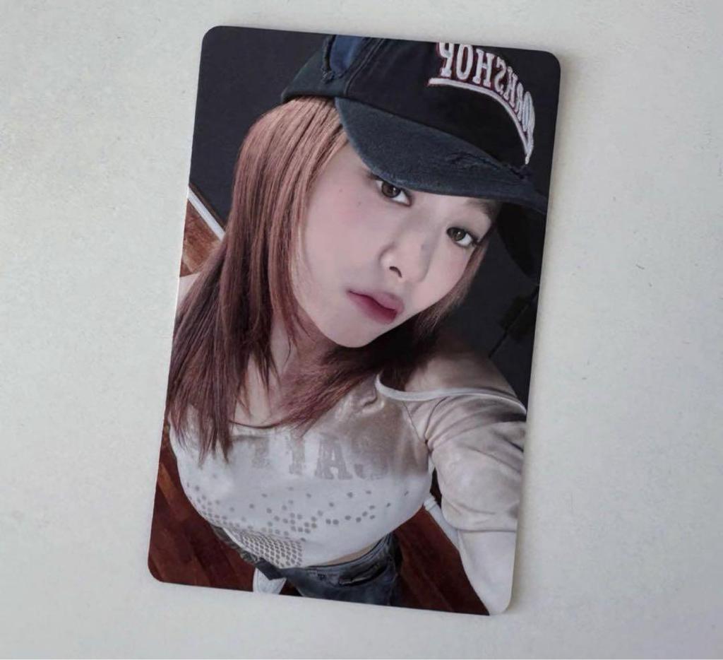 [USED] LESSERAFIM Yunjin Chinese Beijing Pop-Up Purchase Bonus Trading Card