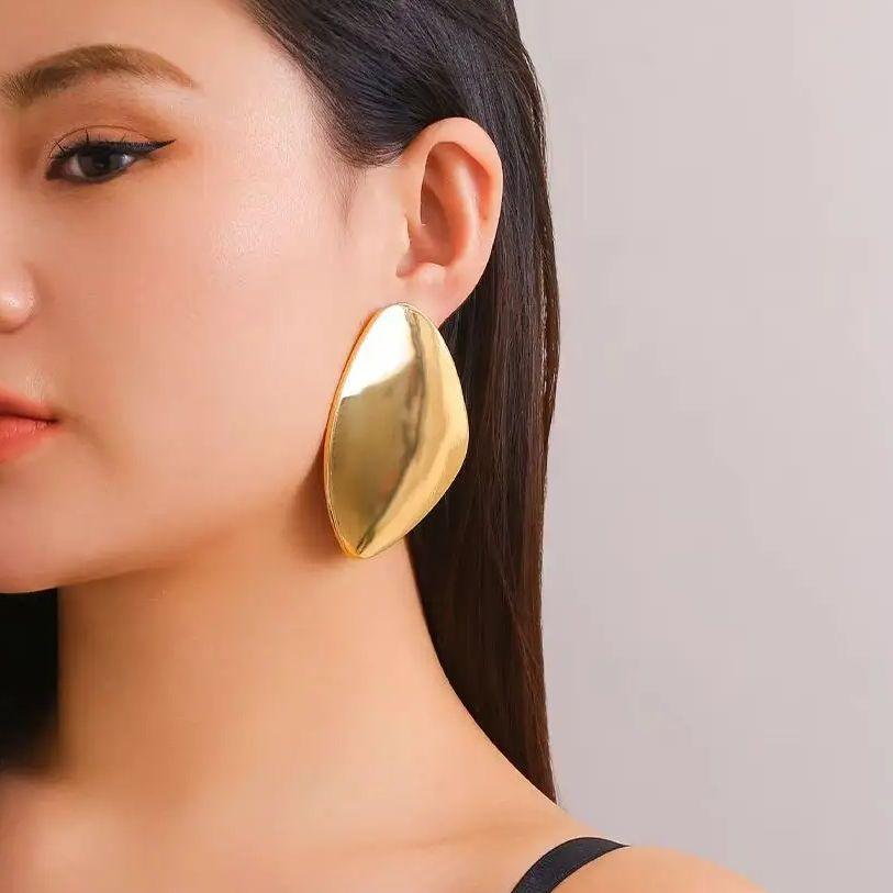 Exaggerated Large Smooth Surface Metal Stud Earrings for Women Trendy Ladies Daily Street Accessories 2026 Fashion Jewelry Gifts