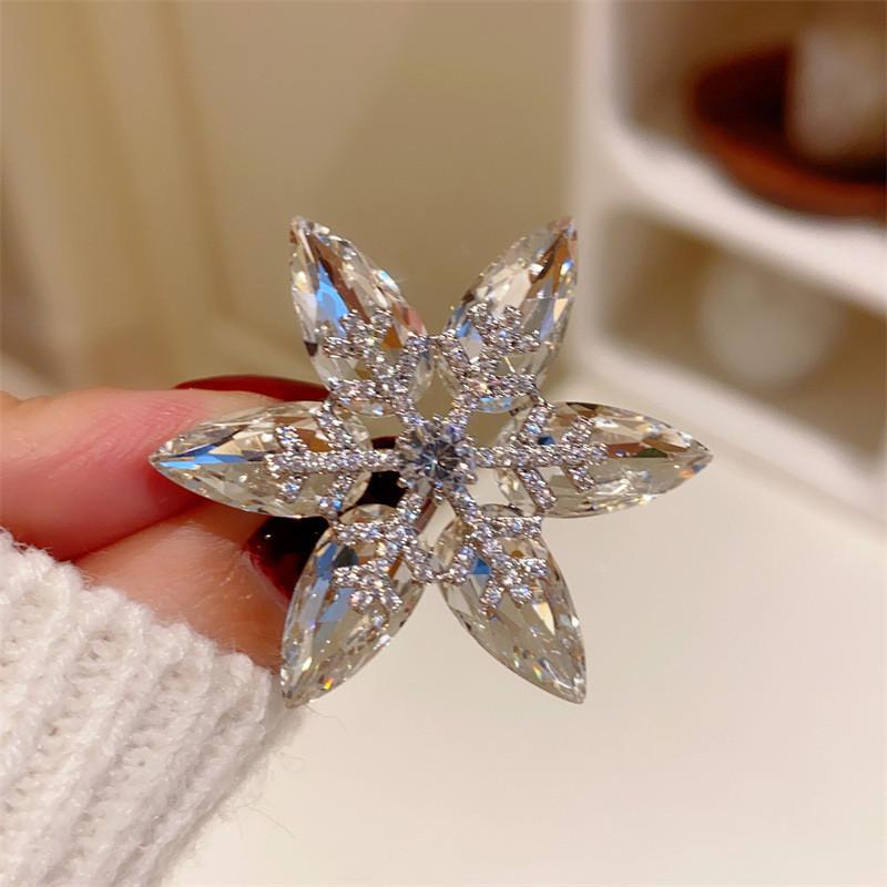 New Shiny K9 Crystal Snowflake Brooch Brooch Niche Light Luxury Temperament Zircon Suit Pin