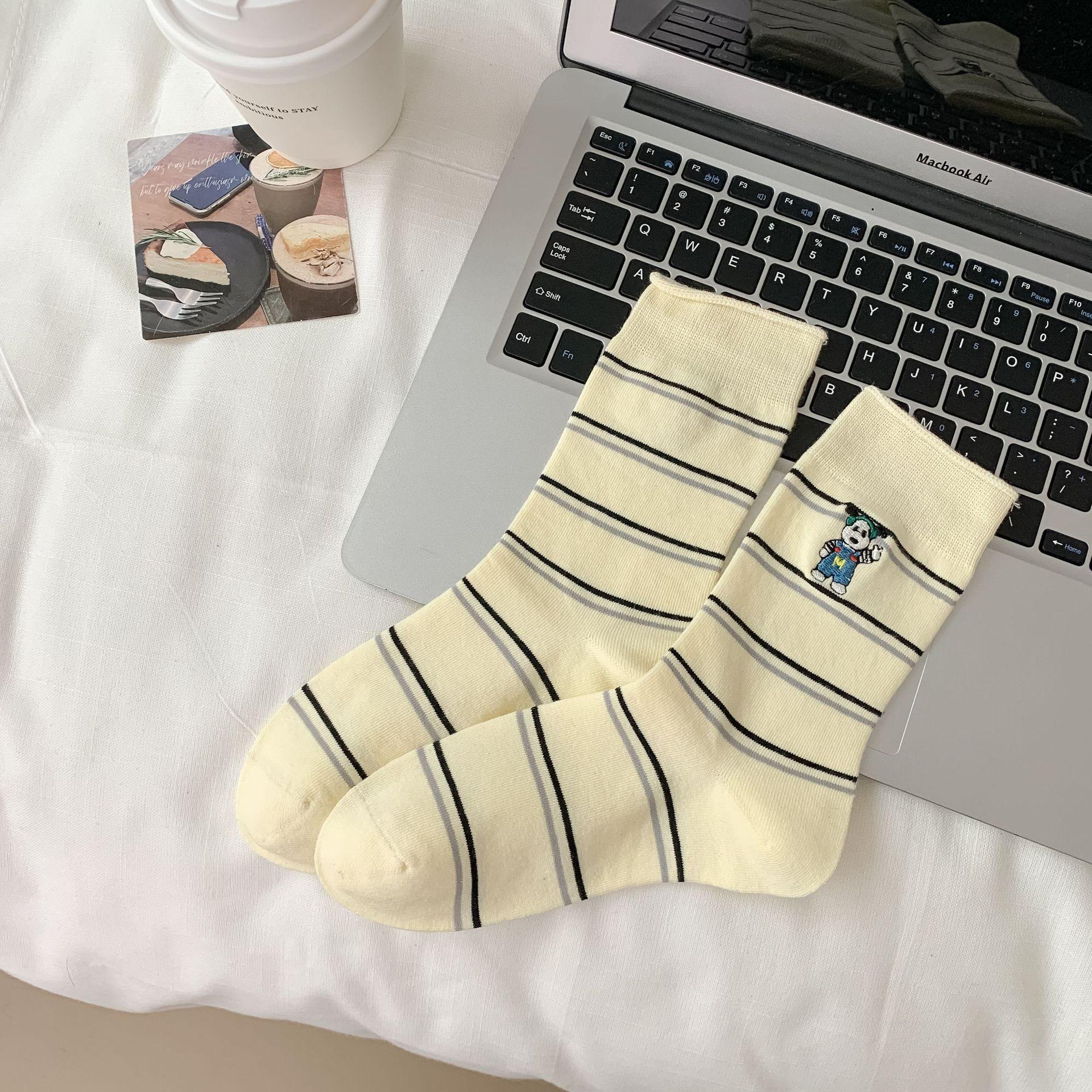 

Casual Mid-Leg Socks Embroidered High-Value Striped Bear Korean Socks One size fits all світло-жовтого кольору