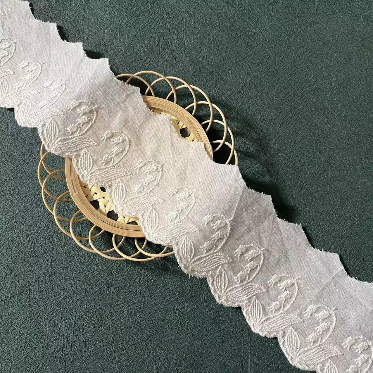 

4 ярда, ширина 5,5 см, белая/бежевая хлопчатобумажная ткань, кружевная ткань с вышивкой, отделка, красивый цветок, кружевная ткань 4 Yards length бежевый