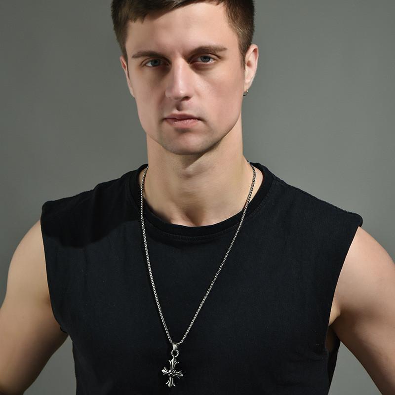 Colier cu pandantiv cruce din oțel titan de culoare titan închis, stil șic pentru iubitorii de modă trendy