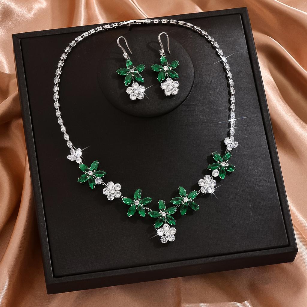Luxury Emerald Pendant Earrings Zircon Necklace Clavicle Chain Dress Dinner Ornament Set Necklace