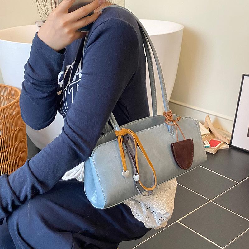 Large-capacity retro French underarm bag women's 2025 new versatile foreign fashion shoulder bag portable tote bag