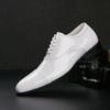 Nuevos zapatos de vestir de cuero blanco de tres articulaciones para hombre, estilo formal y casual.