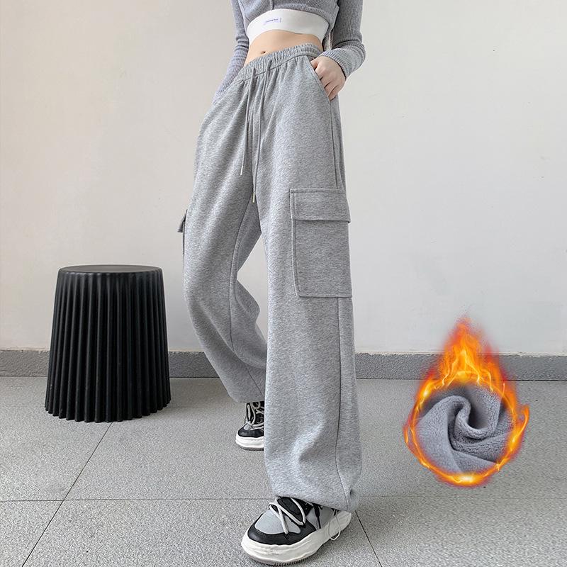 Dámské overaly s širokými nohavicemi v americkém stylu: Trendy kalhoty s vysokým pasem a volným střihem pro podzim/zimu 2025.