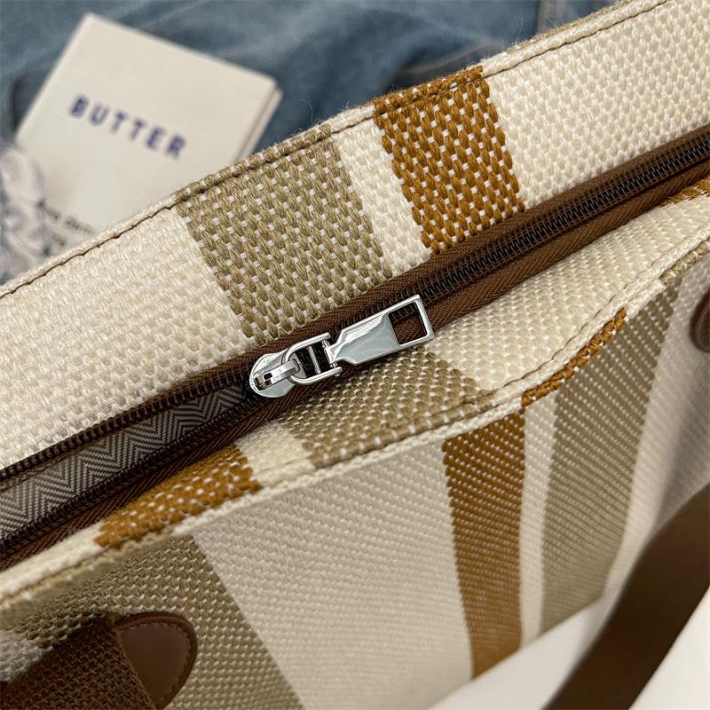 Холщовая большая сумка в контрастную полоску Женская сумка на плечо под мышками бежевый — фото 8