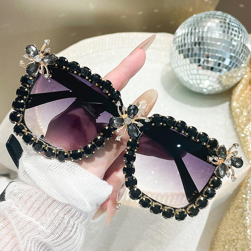 Womens Handmade Diamond Large Frame Sunglasses Trendy Street Style Luxury Sunshade Shades High End Fashion