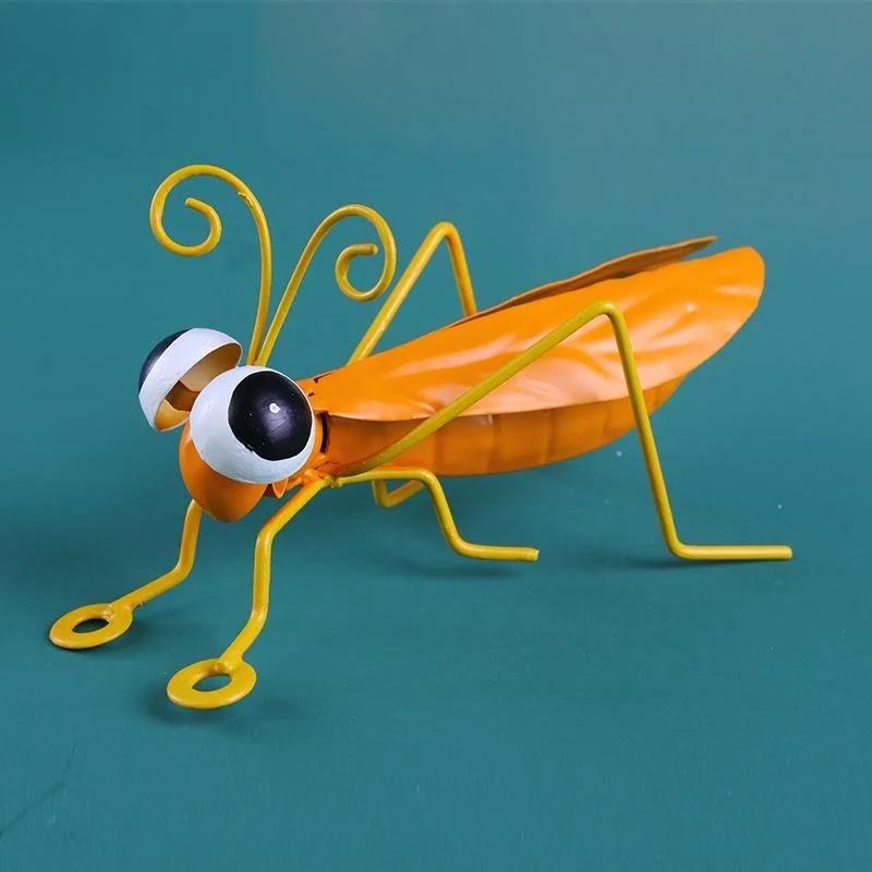 1pc Colorful Cute Garden Art Metal Sculpture Locust Grasshopper Ornament Outdoor Wall Art Garden Statues