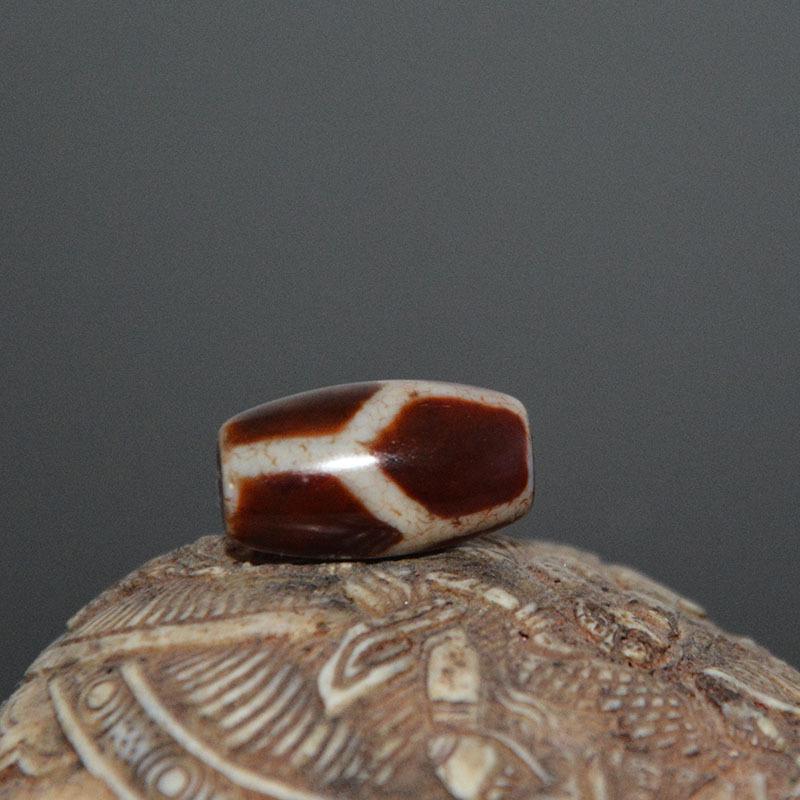 Tibetan Dragon Pattern Bloodshot Dzi Bead Pendant