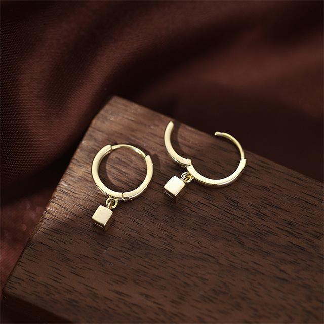 

Геометричні квадратні сережки Жіноча пряжка для вух Сережки зі срібла 925 проби Прості квадратні сережки з холодним вітром золотий